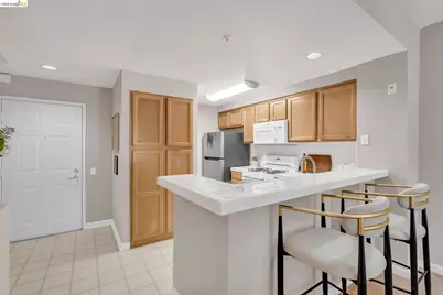 320 Caldecott #217, Oakland, CA 94618 - Photo 7