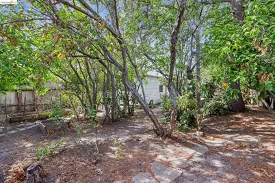 2144 Oregon St, Berkeley, CA 94705 - Photo 37