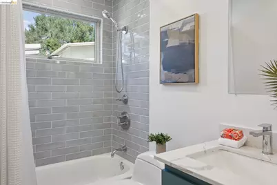 6235 Melville Dr, Oakland, CA 94611 - Photo 29