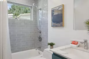 6235 Melville Dr, Oakland, CA 94611 - Photo 29