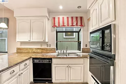 4934 Stoneridge Rd, Oakland, CA 94605 - Photo 9