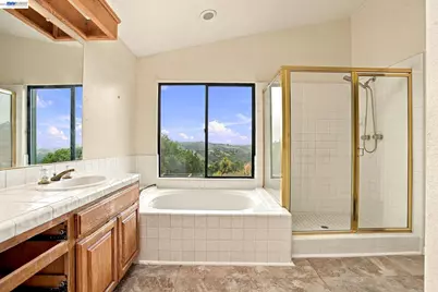 4934 Stoneridge Rd, Oakland, CA 94605 - Photo 21