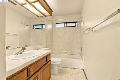 4934 Stoneridge Rd, Oakland, CA 94605 - Photo 25