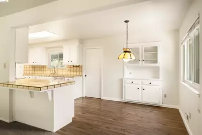 9107 Yount Court, Elk Grove, CA 95624 - Photo 9