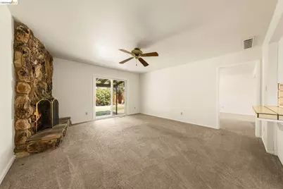 9107 Yount Court, Elk Grove, CA 95624 - Photo 7