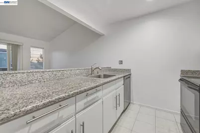 1511 Four Oaks Cir, San Jose, CA 95131 - Photo 11