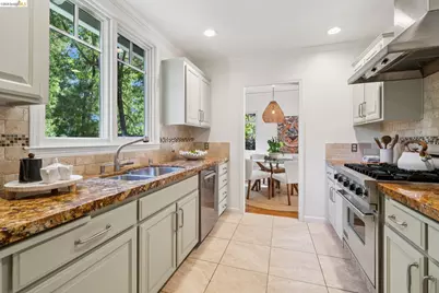 6309 Pinehaven Rd, Oakland, CA 94611 - Photo 19