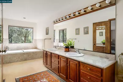 7160 Thorndale Dr, Oakland, CA 94611 - Photo 39