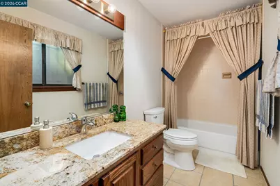 7160 Thorndale Dr, Oakland, CA 94611 - Photo 33