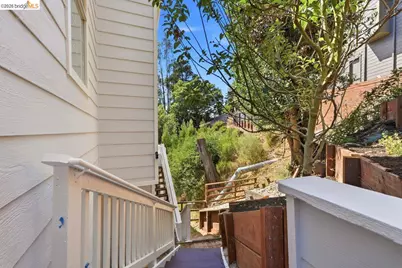 6163 Girvin Dr, Oakland, CA 94611 - Photo 3