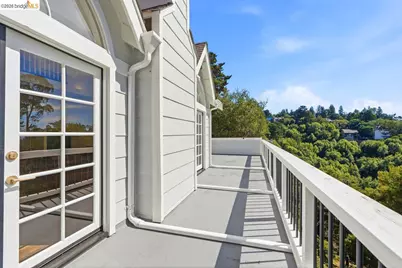 6163 Girvin Dr, Oakland, CA 94611 - Photo 9