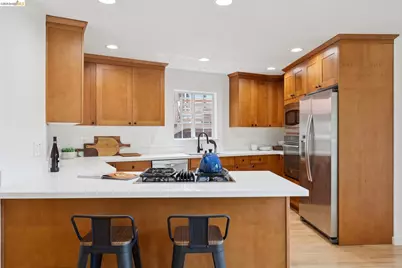2170 Arrowhead Dr, Oakland, CA 94611 - Photo 3
