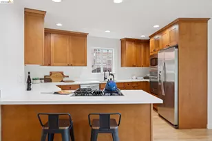 2170 Arrowhead Dr, Oakland, CA 94611 - Photo 3