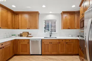 2170 Arrowhead Dr, Oakland, CA 94611 - Photo 15