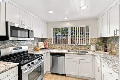 1371 Cherrywood Sq, San Jose, CA 95117 - Photo 11