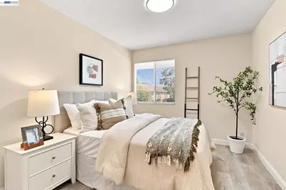 1371 Cherrywood Sq, San Jose, CA 95117 - Photo 17