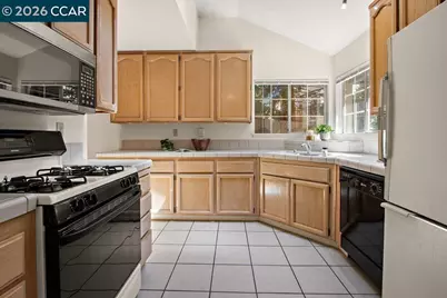 244 Hillcrest Ct, Pleasant Hill, CA 94523 - Photo 3