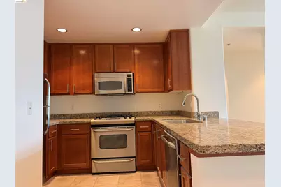 423 7th St #607, Oakland, CA 94607 - Photo 3