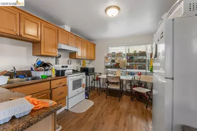 10582 Topanga Dr, Oakland, CA 94603 - Photo 29