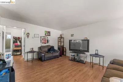 10582 Topanga Dr, Oakland, CA 94603 - Photo 41