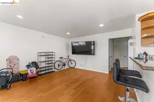 10582 Topanga Dr, Oakland, CA 94603 - Photo 47