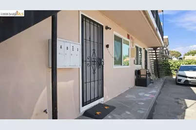 10582 Topanga Dr, Oakland, CA 94603 - Photo 13