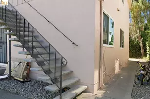 10582 Topanga Dr, Oakland, CA 94603 - Photo 17
