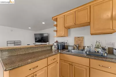 10582 Topanga Dr, Oakland, CA 94603 - Photo 49