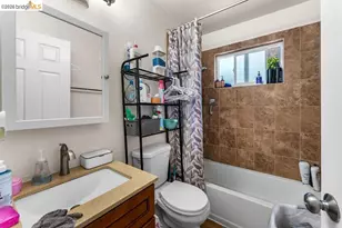 10582 Topanga Dr, Oakland, CA 94603 - Photo 33