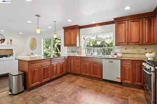 36746 Peach Ct, Newark, CA 94560 - Photo 9