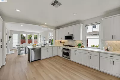380 Tucker Ave, Alameda, CA 94501 - Photo 17