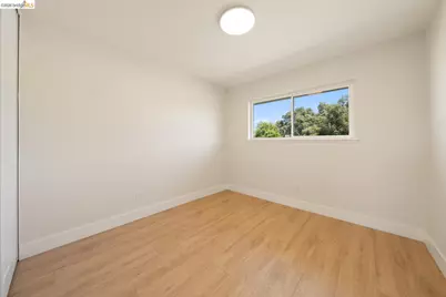 9339 Mira Del Rio Dr, Sacramento, CA 95827 - Photo 17