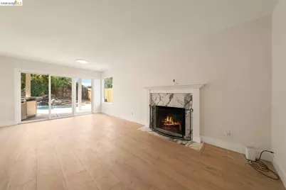 9339 Mira Del Rio Dr, Sacramento, CA 95827 - Photo 5
