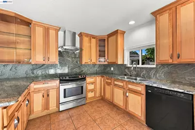 33438 University Dr, Union City, CA 94587 - Photo 15