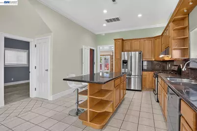 2244 20th St, Oakland, CA 94606 - Photo 23