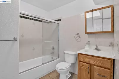 2244 20th St, Oakland, CA 94606 - Photo 79