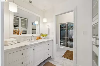 6474 Oakwood Dr, Oakland, CA 94611 - Photo 27