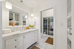 6474 Oakwood Dr, Oakland, CA 94611 - Photo 25