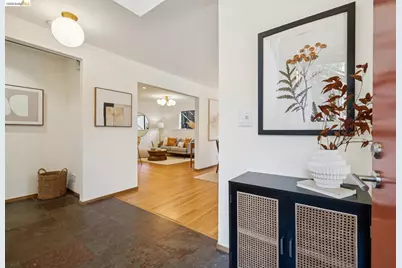 6474 Oakwood Dr, Oakland, CA 94611 - Photo 3
