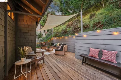 6474 Oakwood Dr, Oakland, CA 94611 - Photo 35