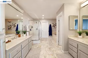 8 Starview Dr, Oakland, CA 94618 - Photo 41