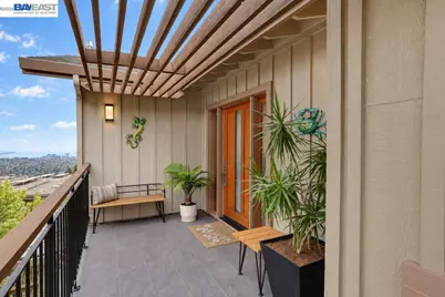 8 Starview Dr, Oakland, CA 94618 - Photo 3