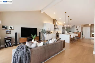 8 Starview Dr, Oakland, CA 94618 - Photo 19