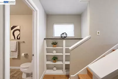 8 Starview Dr, Oakland, CA 94618 - Photo 31