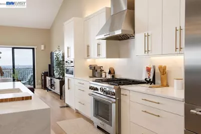 8 Starview Dr, Oakland, CA 94618 - Photo 5