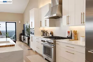 8 Starview Dr, Oakland, CA 94618 - Photo 5