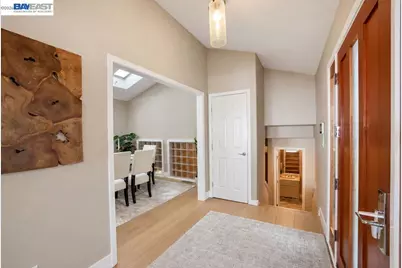 8 Starview Dr, Oakland, CA 94618 - Photo 9