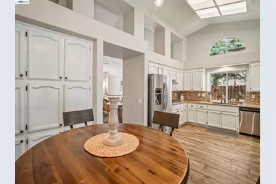 3327 Chapelle Dr, Roseville, CA 95661 - Photo 9