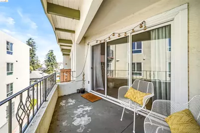 427 Lagunitas Ave #305, Oakland, CA 94610 - Photo 19