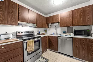 555 Pierce St, Albany, CA 94706 - Photo 11